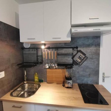 Charmant Appartement Au Calme Saint-Georges-de-Luzençon Exterior foto
