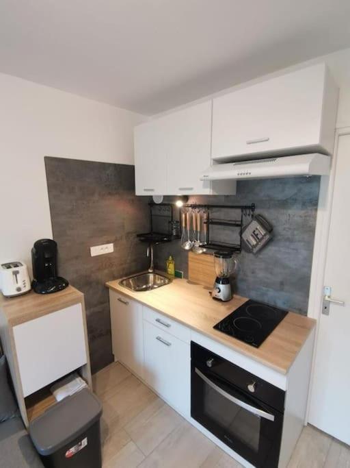 Charmant Appartement Au Calme Saint-Georges-de-Luzençon Exterior foto